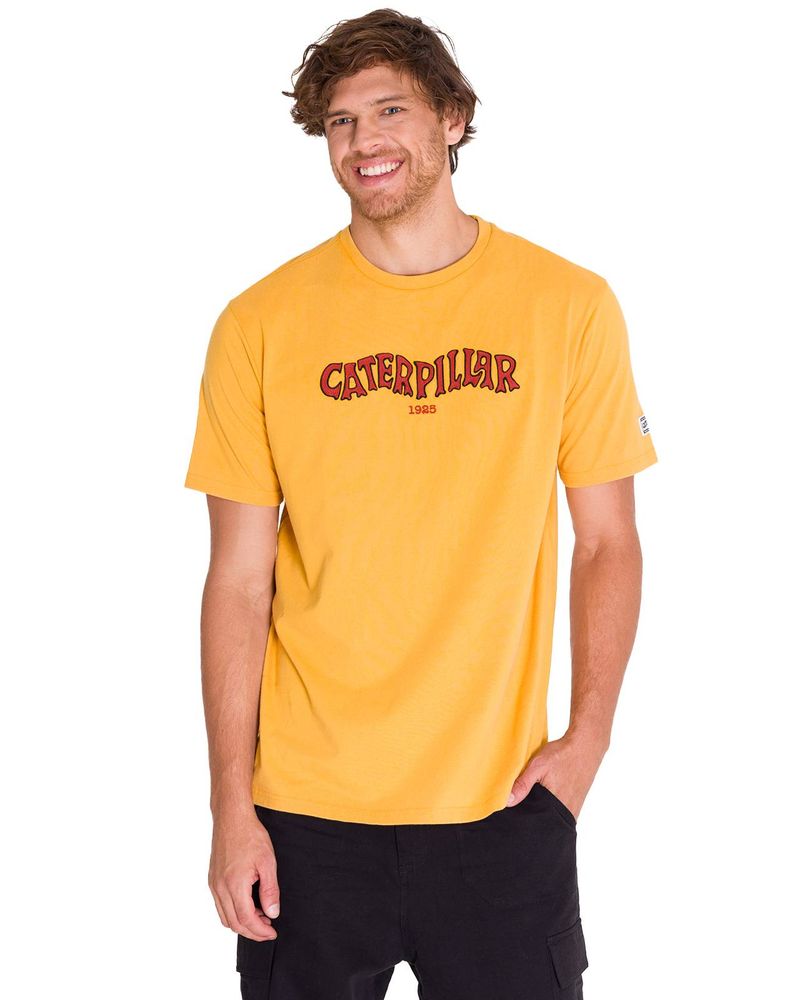 Polera-Manga-Corta-Casual-Hombre-HERITAGE-1925-GRAPHIC-TEE-Amarilla-Cat