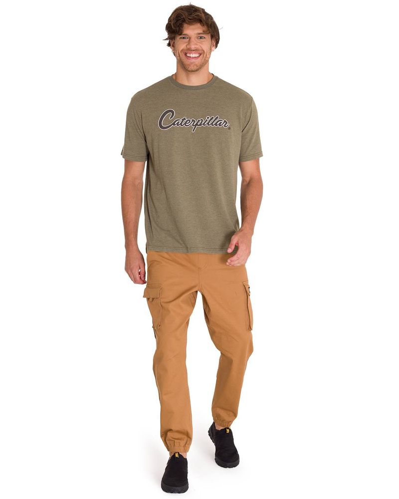 Polera-Manga-Corta-Casual-Hombre-HISTORIC-TRADITIONS-GRAPHIC-TEE-Oliva-Cat