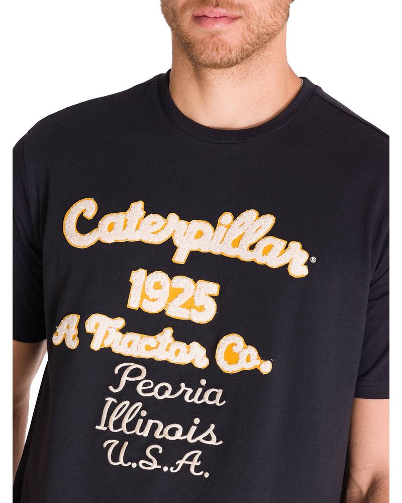 Polera-Manga-Corta-Casual-Hombre-CENTENNIAL-100-YEARS-PREMIUM-GRAPHIC-TEE-Negra-Cat