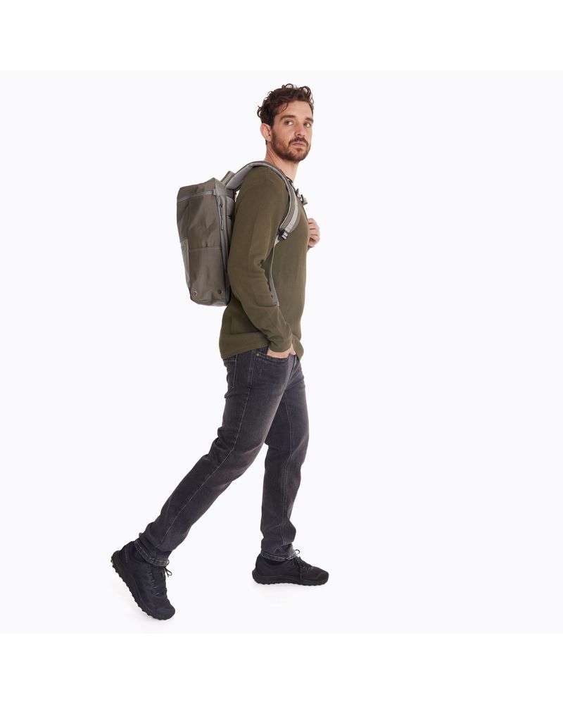 Mochila-Unisex-Flovi-20L-Oliva-Merrell