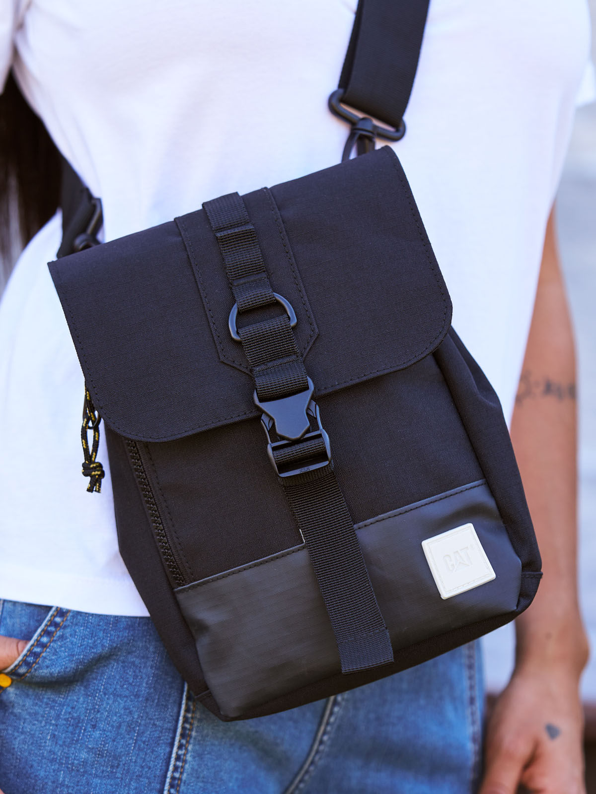 Bolso Casual Unisex Mangla Shoulder Bag Negro CAT