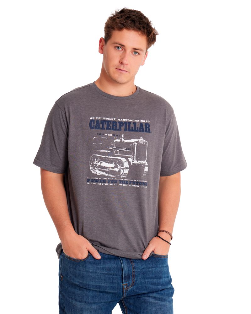Polera-Manga-corta-Casual-Hombre-HISTORIC-TRADITION-GRAPHIC-TEE-8-Gris-CAT